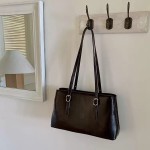 Korean niche brand women's tote bag, large capacity, retro style, cross-border women's bag, new autumn/winter style, high-end commuter bag.